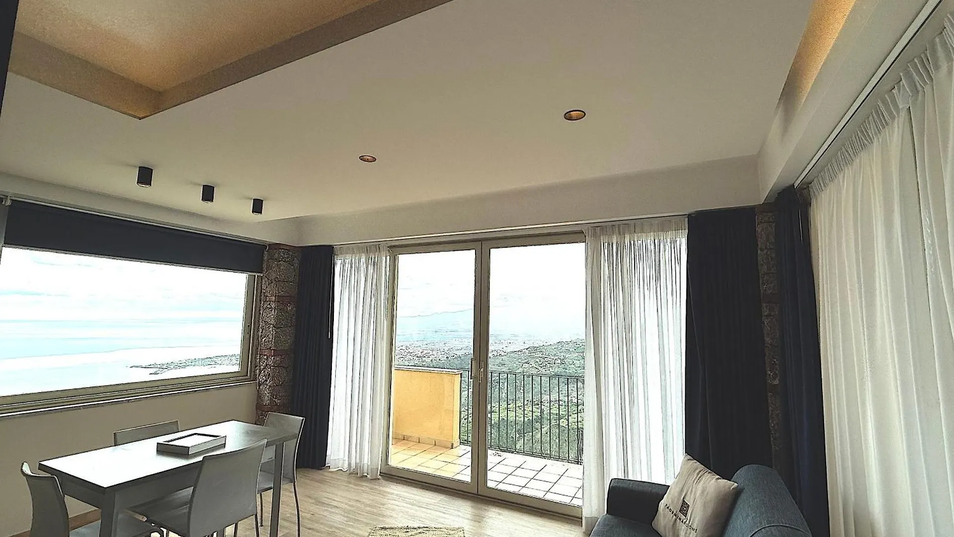 Villa Da Vinci Luxury Panoramic Apartments - Taormina Rooms Collection 0*,  Itália