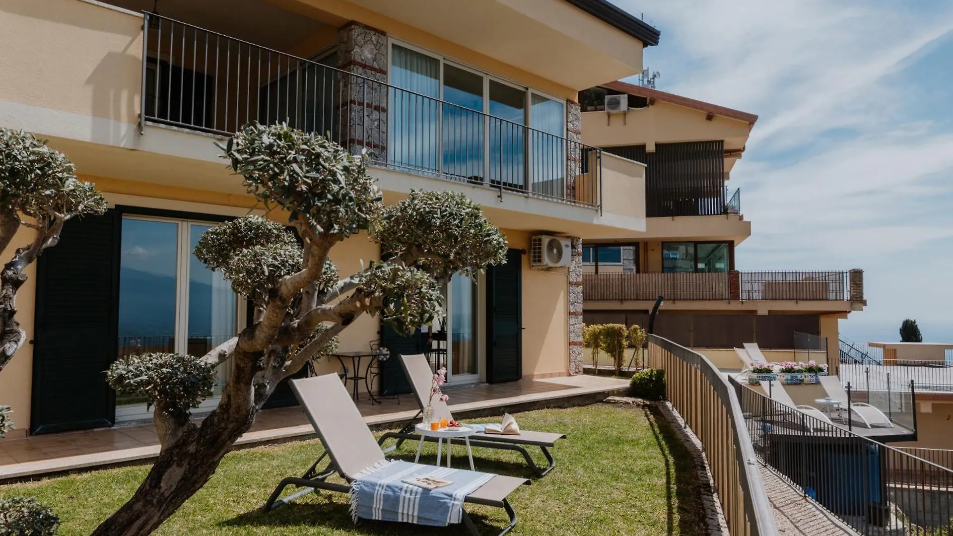Villa Da Vinci Luxury Panoramic Apartments - Taormina Rooms Collection 0*,  Itália