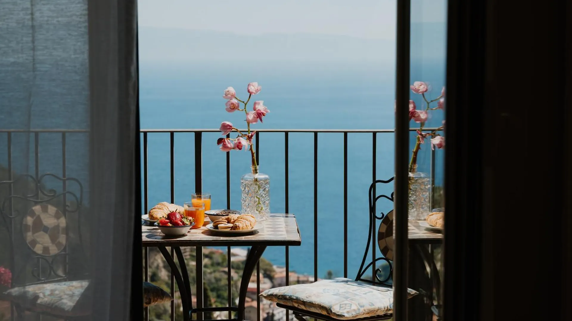 Villa Da Vinci Luxury Panoramic Apartments - Taormina Rooms Collection